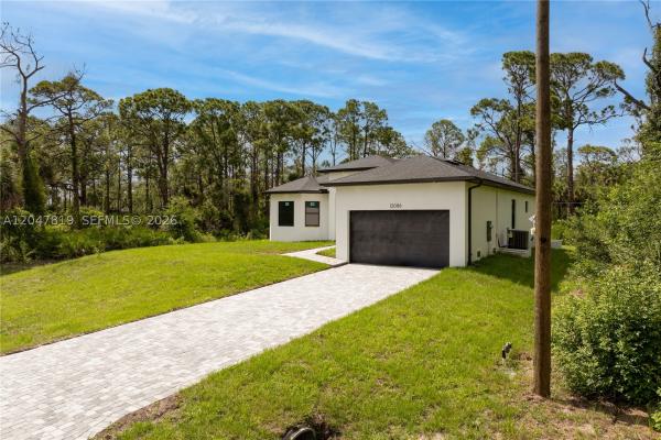 12086 Chamberlain Blvd, Port Charlotte, Florida 33953, image 2