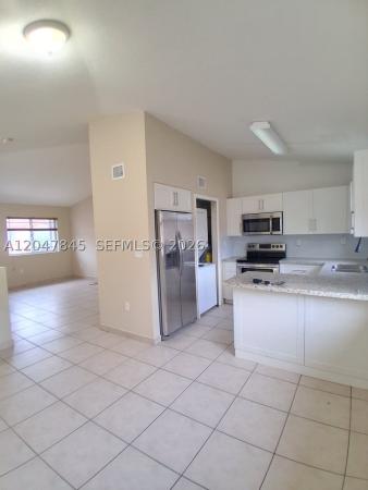 17318 NW 74th Ave #202, Hialeah, Florida 33015, image 3