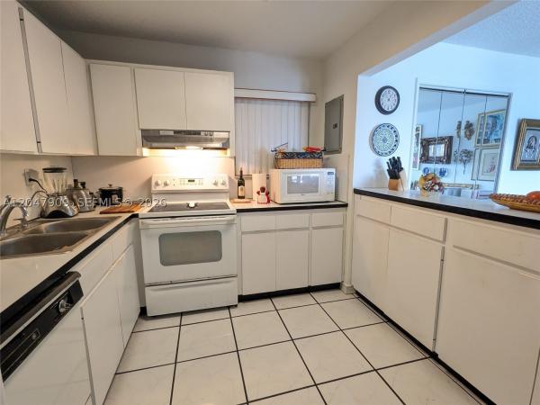 9140 Fontainebleau Blvd #504, Unincorporated Dade County, Florida 33172, image 2
