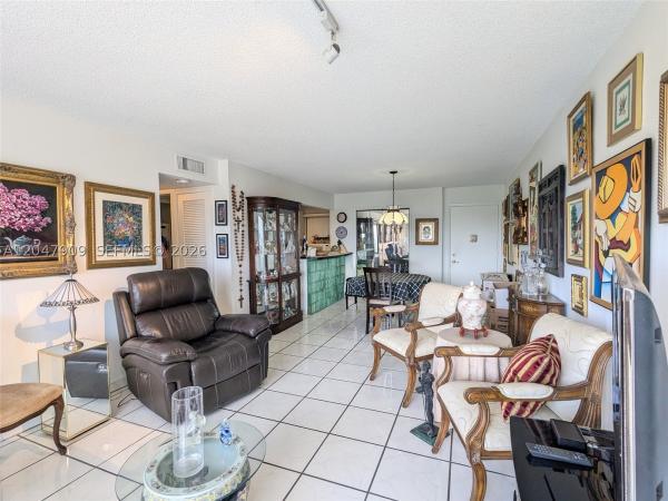 9140 Fontainebleau Blvd #504, Unincorporated Dade County, Florida 33172, image 3
