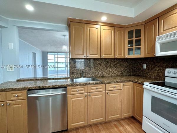 1300 NE 191st St #A112, Unincorporated Dade County, Florida 33179, image 1