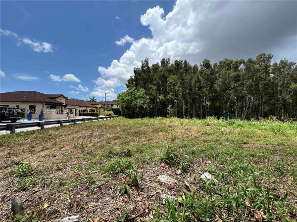 148 SW 32nd Ln, Unincorporated Dade County, Florida 33185, image 1