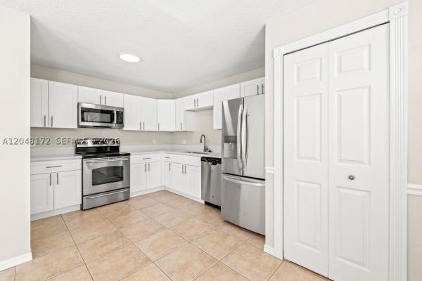 The Pines At Lawnwood, 1542 N Lawnwood Cir #37D, Fort Pierce, Florida 34950, image 2