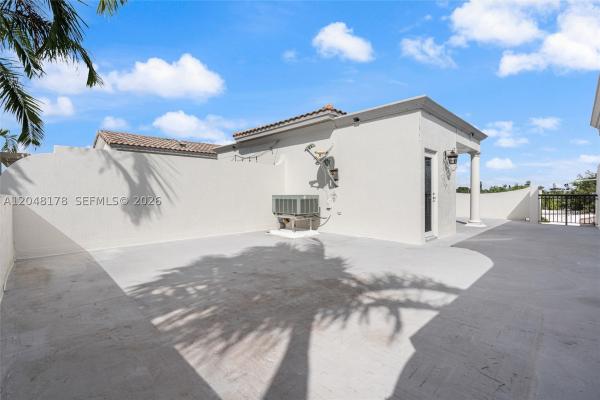 La Victoria Park Estates, 1772 NE 9th St #7, Fort Lauderdale, Florida 33304, image 2