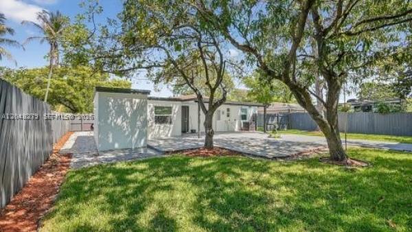 Irons Manor High Pine, 1010 NE 138th St, North Miami, Florida 33161, image 2
