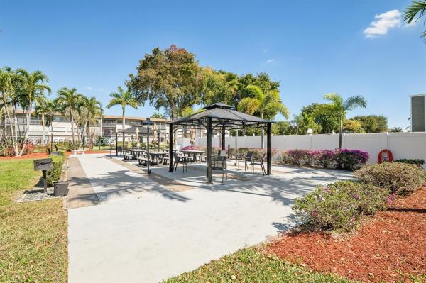 Hillcrest, 1000 Hillcrest Ct #303, Hollywood, Florida 33021, image 2