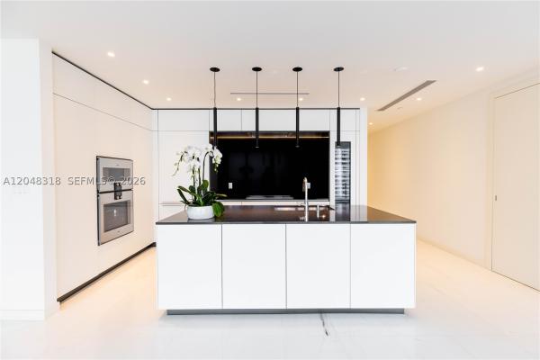 300 Biscayne Boulevard Way #2702E, Miami, Florida 33131, image 3