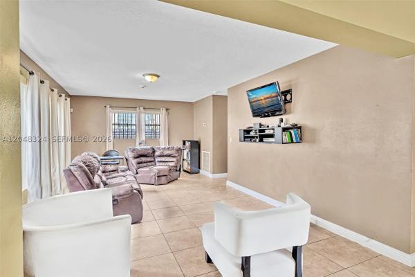 Highland Manor, 331 NE 176th St, North Miami Beach, Florida 33162, image 2