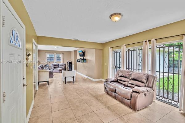 Highland Manor, 331 NE 176th St, North Miami Beach, Florida 33162, image 1