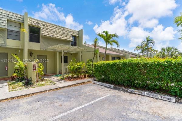 Country Club Villas Townhouses, 20509 NW 15th Ave #5-2, Miami Gardens, Florida 33169, image 3