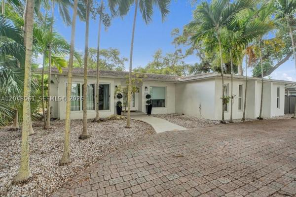 2220 NE 204th St, Unincorporated Dade County, Florida 33180, image 1
