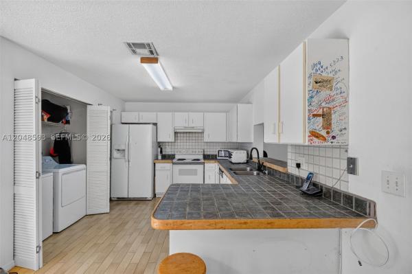 Colony Courts, 3835 NW 122nd Ter, Sunrise, Florida 33323, image 3