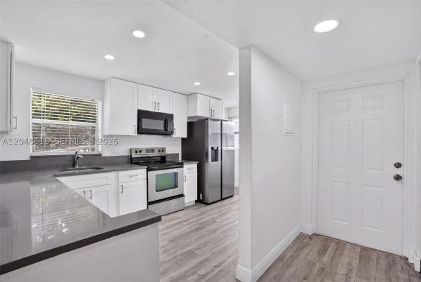 Sands Point, 8390 Sands Point Blvd #210F, Tamarac, Florida 33321, image 3