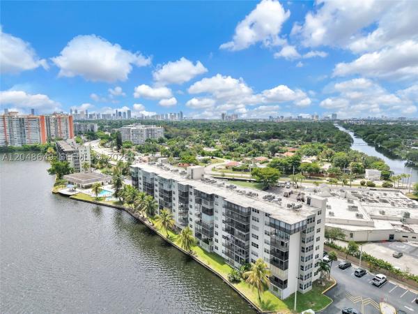 1075 NE Miami Gardens Dr #306, Unincorporated Dade County, Florida 33179, image 1