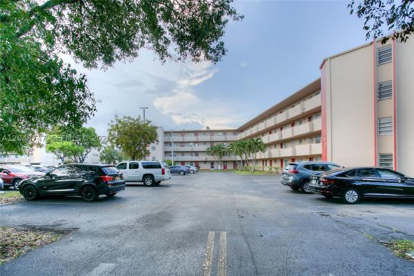 1501 NE 191st St #C106, Unincorporated Dade County, Florida 33179, image 2