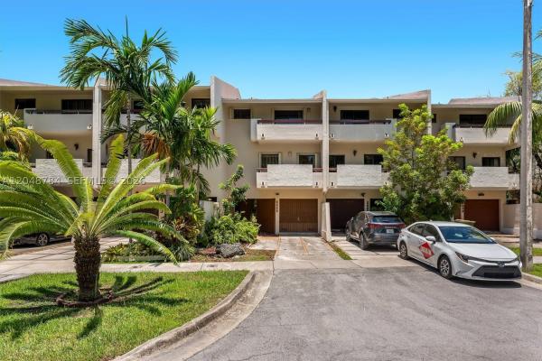 Casa Bella Villas, 2525 NE 135th St, North Miami, Florida 33181, image 3