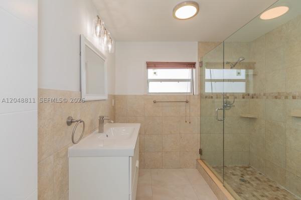 Schaffer Homesites, 913 NE 2nd St, Hallandale Beach, Florida 33009, image 1