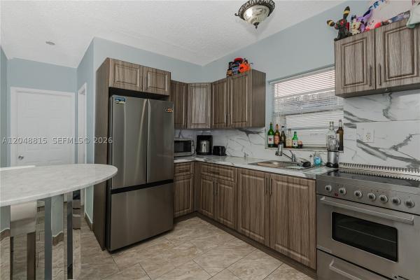 Essex Village, 750 NE 4th Pl, Hialeah, Florida 33010, image 3
