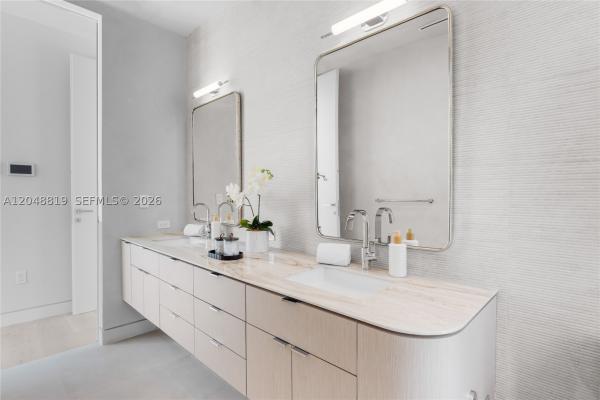 Surprise Lake, 4504 Sheridan Ave, Miami Beach, Florida 33140, image 2