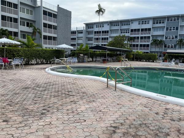 Gulfstream Garden, 410 SE 2nd St #408, Hallandale Beach, Florida 33009, image 3