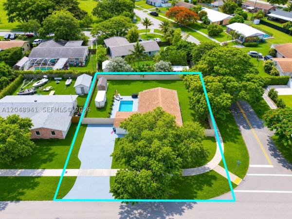 Bel Aire, 19225 Bel Aire Dr, Cutler Bay, Florida 33157, image 2