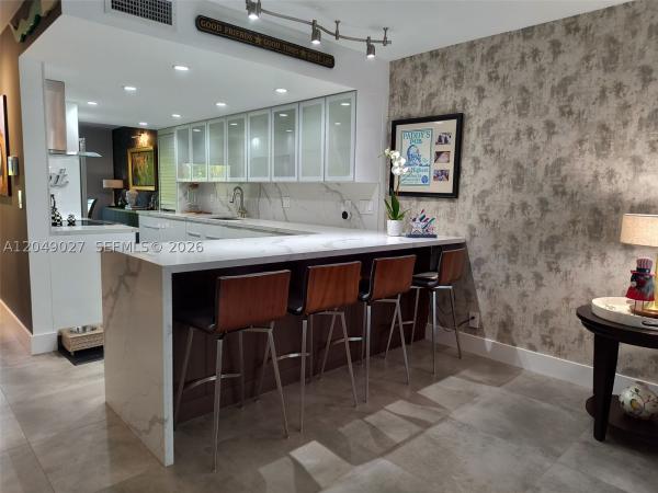 6047 Bayview Dr, Fort Lauderdale, Florida 33308, image 2