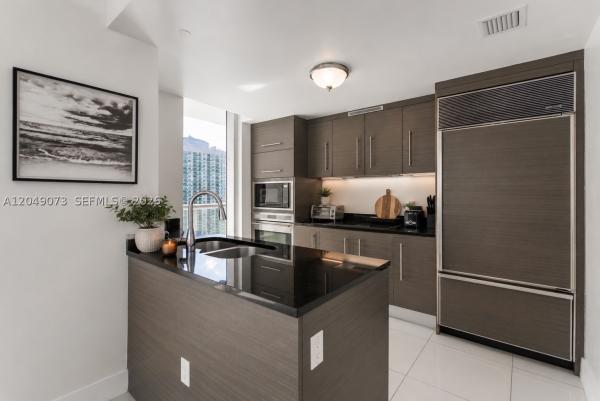 Icon Brickell Tower 3, 485 Brickell Ave #2908, Miami, Florida 33131, image 2
