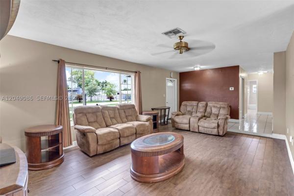 10360 SW 112th St, Unincorporated Dade County, Florida 33176, image 1