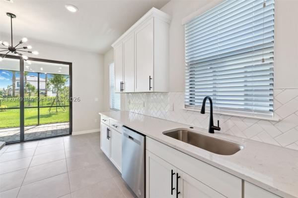 Oak Tree, 4470 Waterside Dr, Oakland Park, Florida 33309, image 3