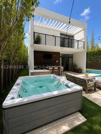 Casa Bianca, 8631 Arboretum Ln, Miami, Florida 33138, image 2
