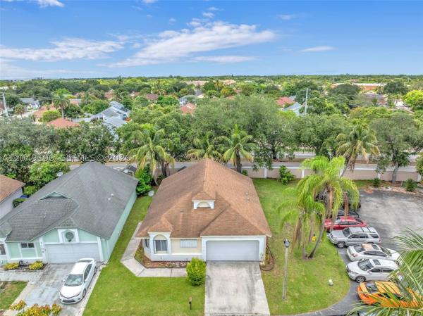 Hunter Glen, 1108 E Jasmine Ln, North Lauderdale, Florida 33068, image 2