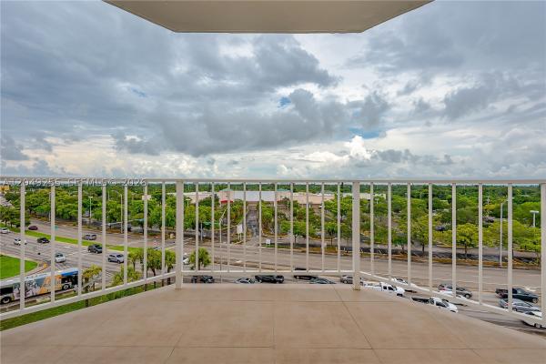 Gateway House South, 16710 NE 9th Ave #706, North Miami Beach, Florida 33162, image 2