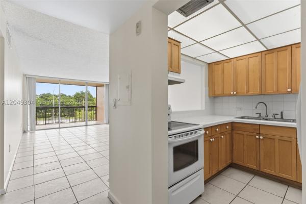 10425 SW 112th Ave #302, Unincorporated Dade County, Florida 33176, image 3