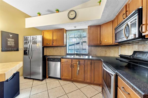 Waterford Town Villas At Woodmont, 8220 Waterford Ln, Tamarac, Florida 33321, image 2