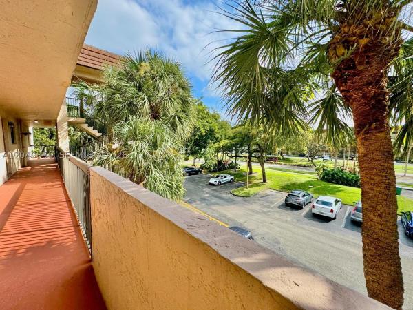 Lakes Of Carriage Hills, 4975 E Sabal Palm Blvd #311, Tamarac, Florida 33319, image 2