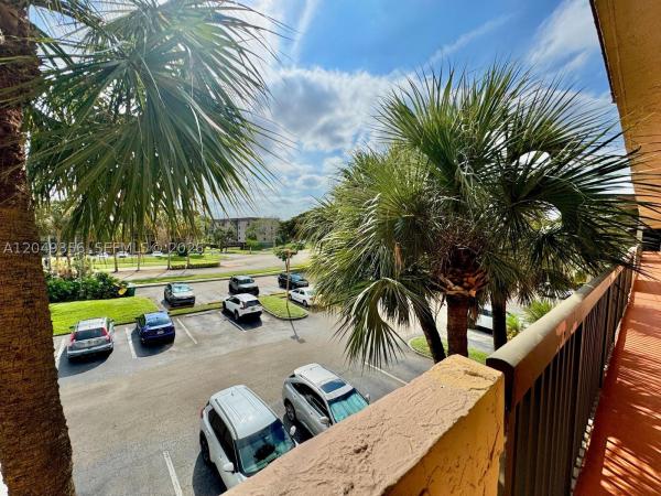 Lakes Of Carriage Hills, 4975 E Sabal Palm Blvd #311, Tamarac, Florida 33319, image 3
