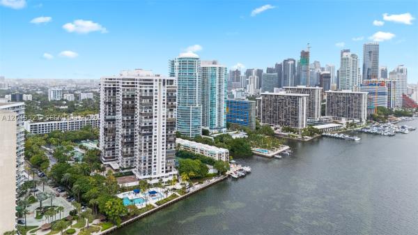 Brickell Bay Club, 2333 Brickell Ave #1909, Miami, Florida 33129, image 2