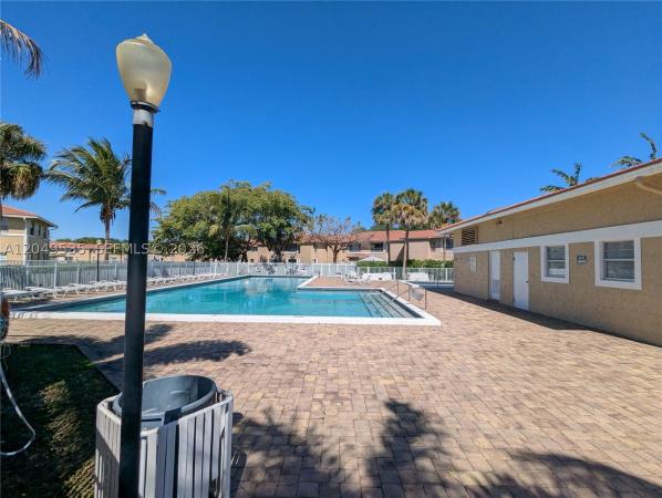 807 Twin Lakes Dr #32-G, Coral Springs, Florida 33071, image 2