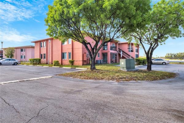 2020 NW 119th St #1122, Unincorporated Dade County, Florida 33167, image 2