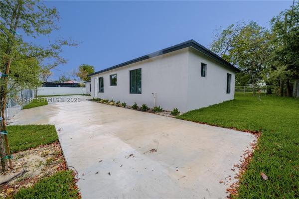 1112 NW 81st St, Unincorporated Dade County, Florida 33150, image 2