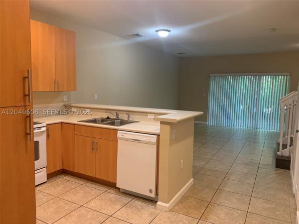 The Oaks At Oakland Forest, 3102 NW 24th Way #18, Oakland Park, Florida 33309, image 2