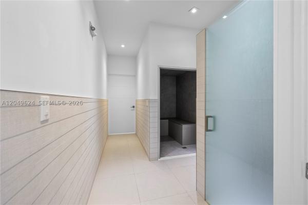 The Royal Club, 2457 Collins Ave #307, Miami Beach, Florida 33140, image 3