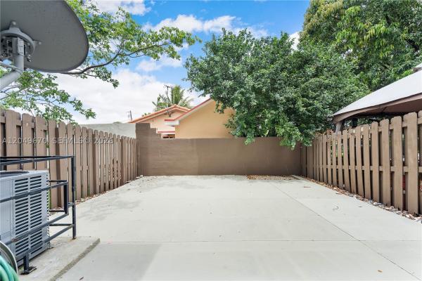 4390 E 10th Ave, Hialeah, Florida 33013, image 2
