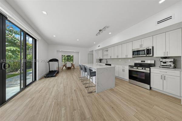 Stadler Grove, 170 SW 38th Ct, Miami, Florida 33134, image 2