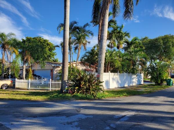 Andersons, 804 NW 8th St, Dania Beach, Florida 33004, image 1