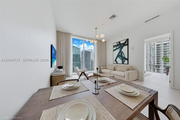 77 SE 5th St #UPH01, Miami, Florida 33131, image 1