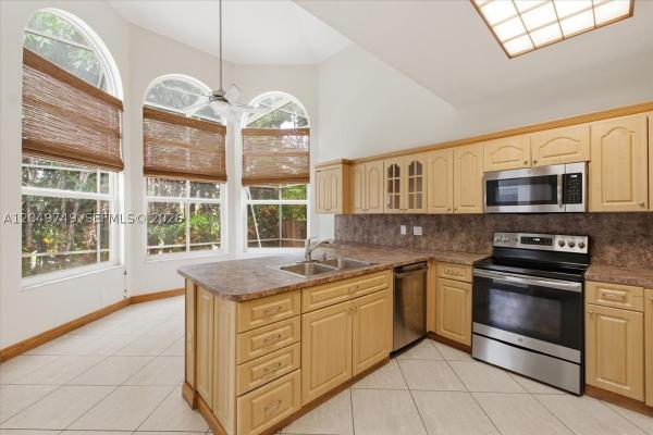 Doral Dunes, 10545 NW 43rd Ter, Doral, Florida 33178, image 2
