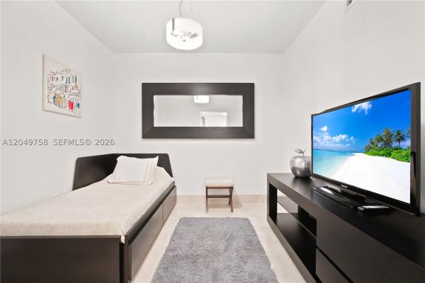 La Perla, 16699 Collins Ave #1604, Sunny Isles Beach, Florida 33160, image 2