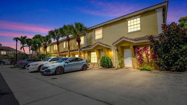 Pelican Pointe, 340 SW 121st Ter, Pembroke Pines, Florida 33025, image 3