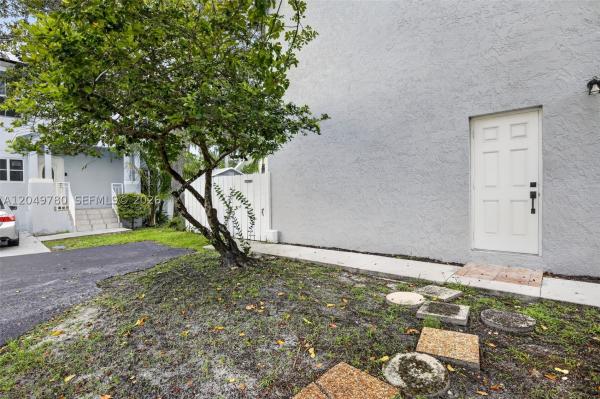 Charleston In The Pines, 490 NW 102nd Ter, Pembroke Pines, Florida 33026, image 3